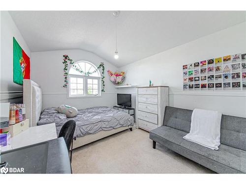 2100 Osbond Road, Innisfil, ON - Indoor Photo Showing Bedroom