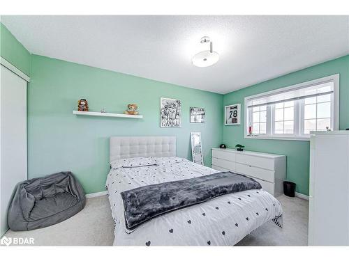 2100 Osbond Road, Innisfil, ON - Indoor Photo Showing Bedroom