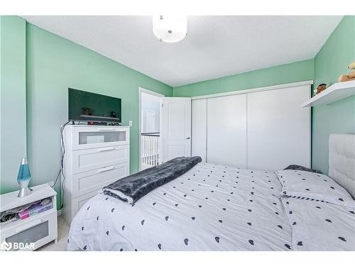 2100 Osbond Road, Innisfil, ON - Indoor Photo Showing Bedroom