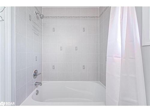 2100 Osbond Road, Innisfil, ON - Indoor Photo Showing Bathroom