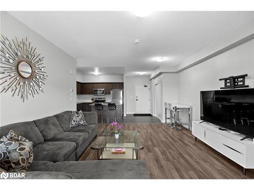 204-20 Koda Street, Barrie, ON - Indoor Photo Showing Living Room