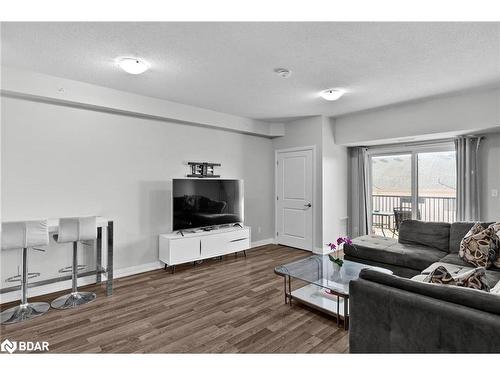 204-20 Koda Street, Barrie, ON - Indoor Photo Showing Living Room