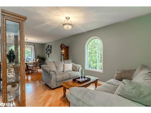 2320 7Th Line, Innisfil, ON - Indoor Photo Showing Living Room