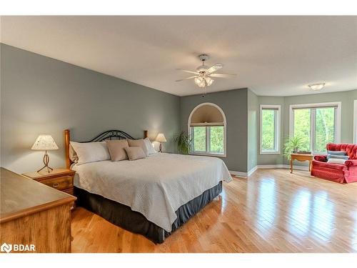 2320 7Th Line, Innisfil, ON - Indoor Photo Showing Bedroom