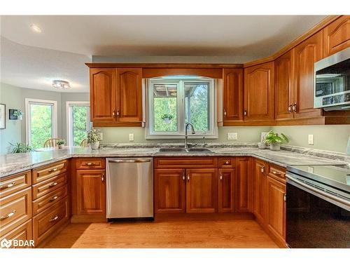 2320 7Th Line, Innisfil, ON - Indoor Photo Showing Kitchen With Double Sink