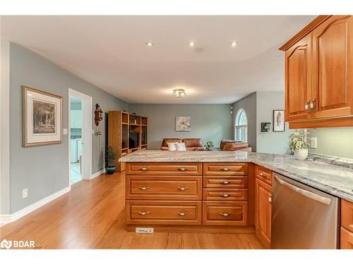 2320 7Th Line, Innisfil, ON - Indoor Photo Showing Kitchen