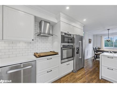 85 Elizabeth Street, Barrie, ON - Indoor Photo Showing Kitchen With Stainless Steel Kitchen With Upgraded Kitchen