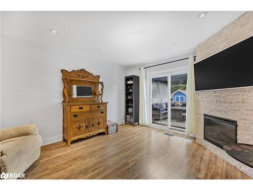 85 Elizabeth Street, Barrie, ON - Indoor Photo Showing Living Room With Fireplace