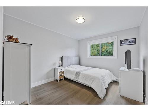 85 Elizabeth Street, Barrie, ON - Indoor Photo Showing Bedroom