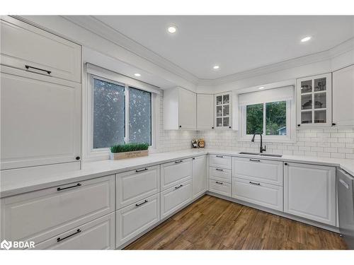 85 Elizabeth Street, Barrie, ON - Indoor Photo Showing Kitchen With Upgraded Kitchen