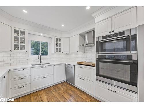 85 Elizabeth Street, Barrie, ON - Indoor Photo Showing Kitchen With Upgraded Kitchen