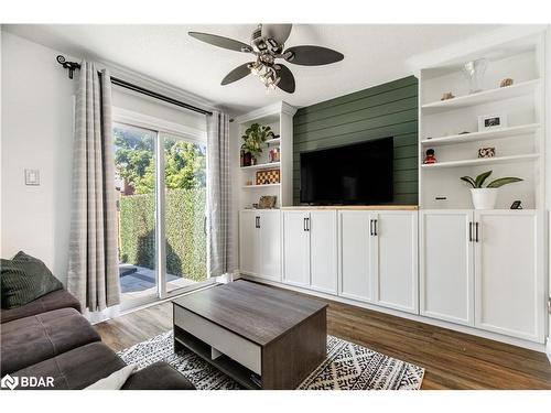 24 Christie Crescent, Barrie, ON - Indoor Photo Showing Living Room