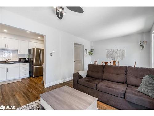 24 Christie Crescent, Barrie, ON - Indoor Photo Showing Living Room