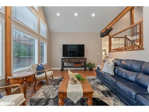 6605 County Road 21, Essa, ON - Indoor Photo Showing Living Room