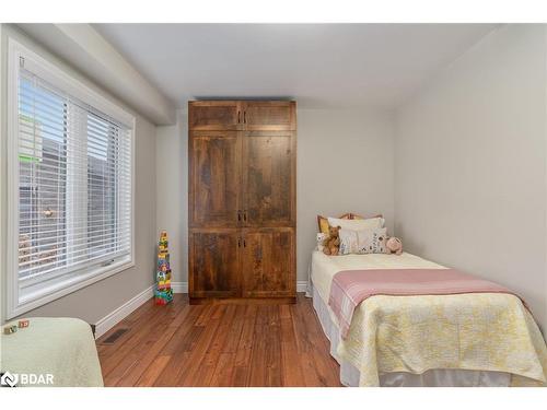 6605 County Road 21, Essa, ON - Indoor Photo Showing Bedroom