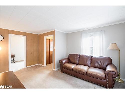 13 Albany Avenue, Orillia, ON - Indoor Photo Showing Living Room