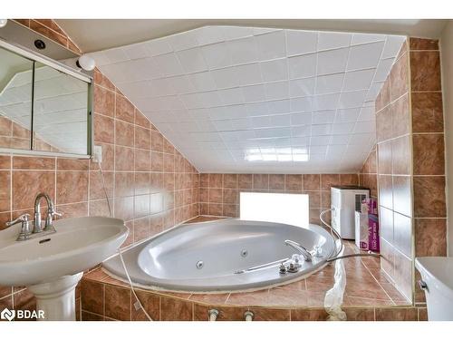 75 Gowan Street, Barrie, ON - Indoor Photo Showing Bathroom