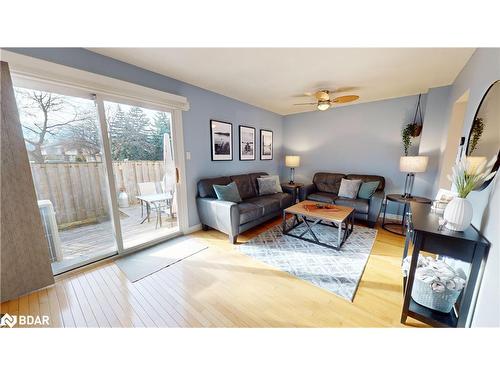 1-341 Wilson Drive, Milton, ON - Indoor Photo Showing Living Room