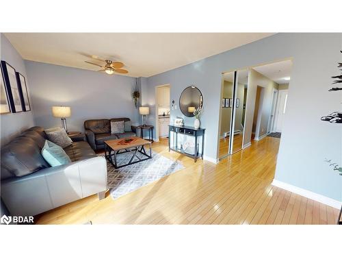 1-341 Wilson Drive, Milton, ON - Indoor Photo Showing Living Room