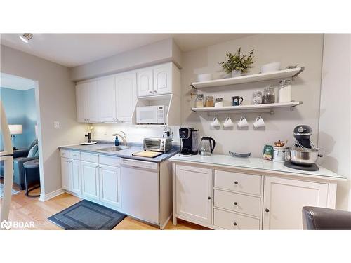 1-341 Wilson Drive, Milton, ON - Indoor Photo Showing Kitchen