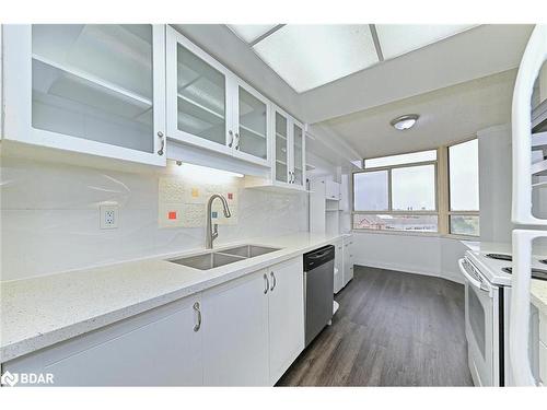 706-100 County Court Boulevard, Brampton, ON - Indoor Photo Showing Kitchen With Double Sink With Upgraded Kitchen