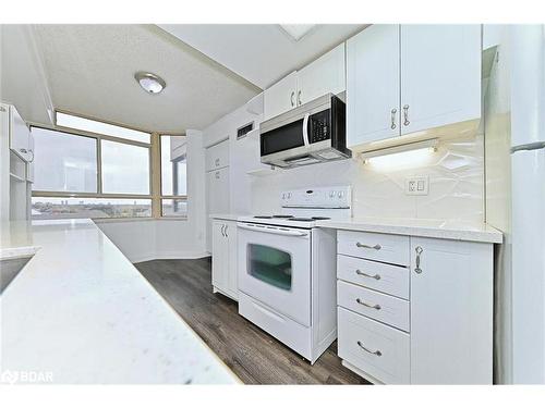 706-100 County Court Boulevard, Brampton, ON - Indoor Photo Showing Kitchen