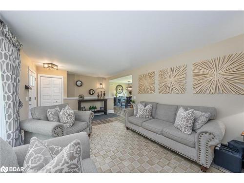 4987 Erin Fourth Line, Erin, ON - Indoor Photo Showing Living Room