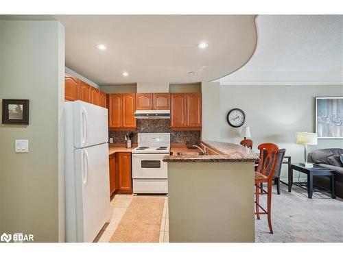 1507-2 Toronto Street, Barrie, ON - Indoor Photo Showing Kitchen