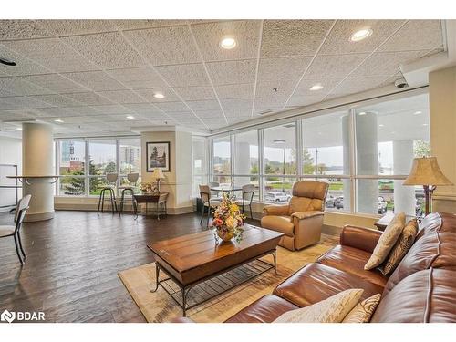 1507-2 Toronto Street, Barrie, ON - Indoor Photo Showing Living Room