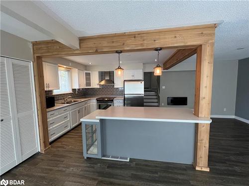 26 Roslyn Road, Barrie, ON - Indoor Photo Showing Kitchen With Double Sink