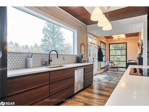 9920 Baldwin Street N, Whitby, ON - Indoor Photo Showing Kitchen