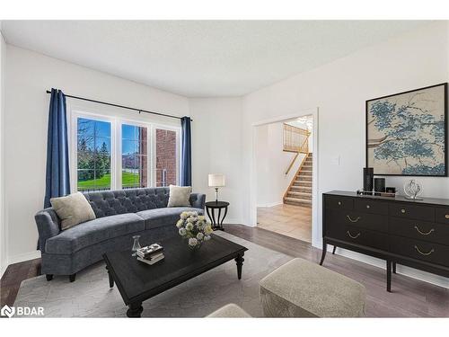 36 Batteaux Street, Barrie, ON - Indoor Photo Showing Living Room