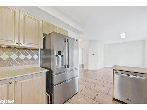 36 Batteaux Street, Barrie, ON - Indoor Photo Showing Kitchen