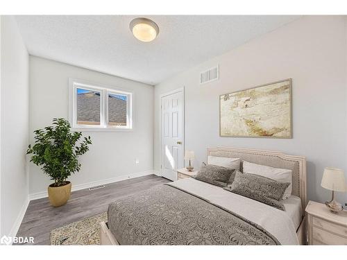 36 Batteaux Street, Barrie, ON - Indoor Photo Showing Bedroom