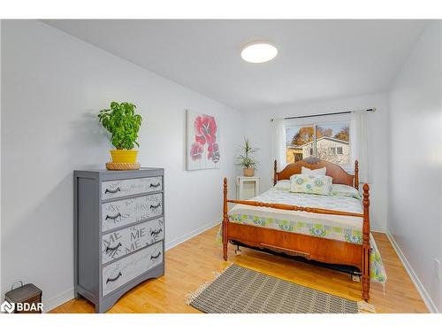 5 Dickens Drive, Barrie, ON - Indoor Photo Showing Bedroom