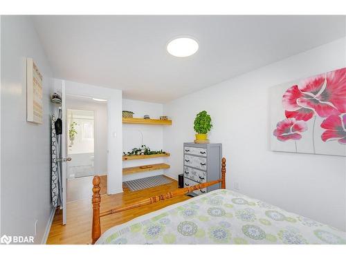 5 Dickens Drive, Barrie, ON - Indoor Photo Showing Bedroom