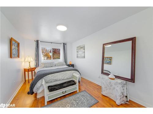 5 Dickens Drive, Barrie, ON - Indoor Photo Showing Bedroom