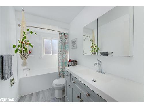 5 Dickens Drive, Barrie, ON - Indoor Photo Showing Bathroom