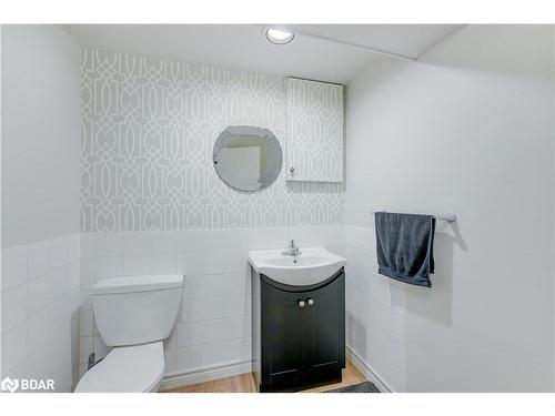 5 Dickens Drive, Barrie, ON - Indoor Photo Showing Bathroom