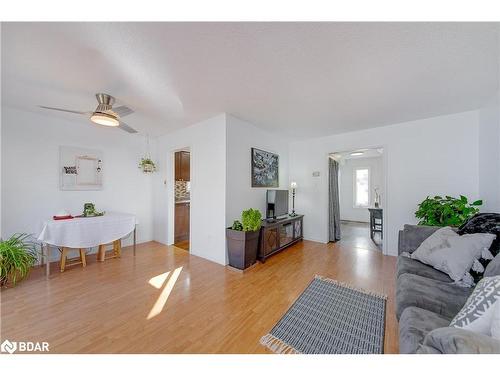 5 Dickens Drive, Barrie, ON - Indoor Photo Showing Living Room