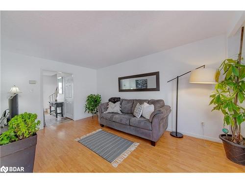 5 Dickens Drive, Barrie, ON - Indoor Photo Showing Living Room