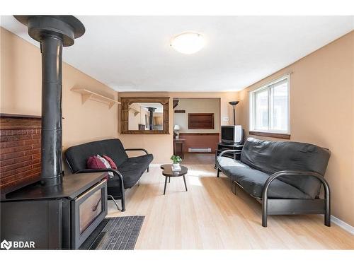 11 Kohl Street, Collingwood, ON - Indoor Photo Showing Living Room