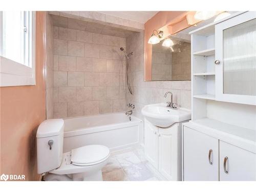 11 Kohl Street, Collingwood, ON - Indoor Photo Showing Bathroom