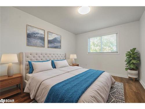 15 Herrell Avenue, Barrie, ON - Indoor Photo Showing Bedroom