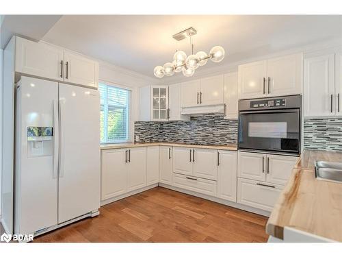 15 Herrell Avenue, Barrie, ON - Indoor Photo Showing Kitchen With Upgraded Kitchen