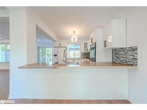 15 Herrell Avenue, Barrie, ON - Indoor Photo Showing Kitchen