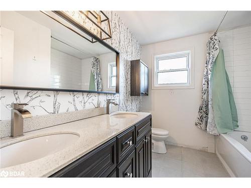 15 Herrell Avenue, Barrie, ON - Indoor Photo Showing Bathroom