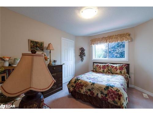 56 Stoneybrook Crescent, Barrie, ON - Indoor Photo Showing Bedroom