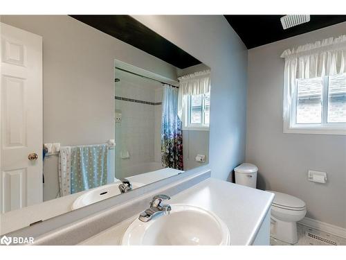 56 Stoneybrook Crescent, Barrie, ON - Indoor Photo Showing Bathroom