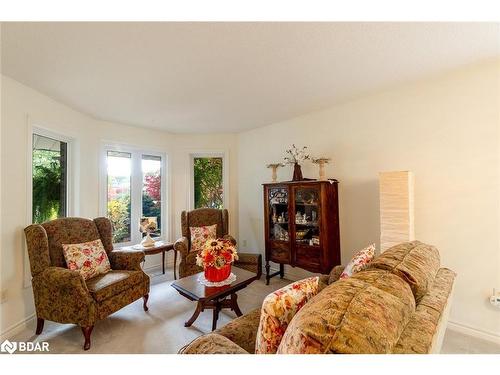 56 Stoneybrook Crescent, Barrie, ON - Indoor Photo Showing Living Room